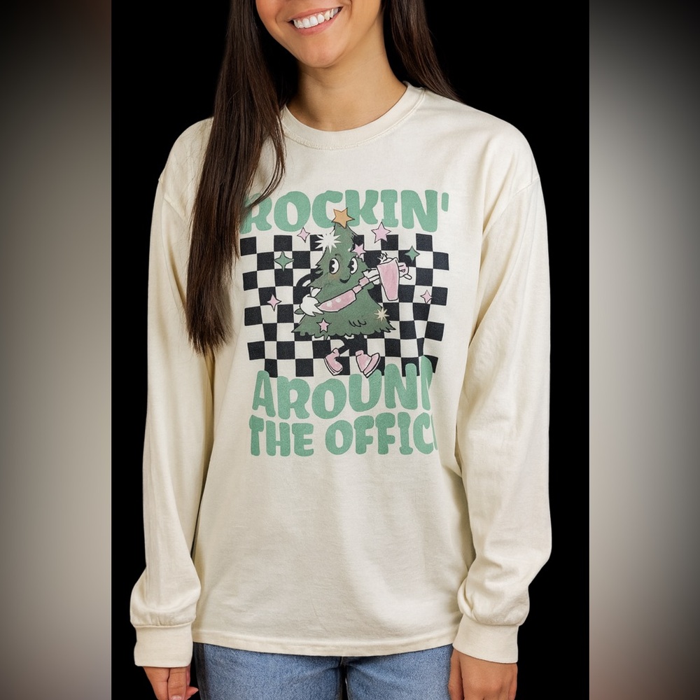 Rockin' Around the Office Christmas Tee - Size L
(Off-White)
